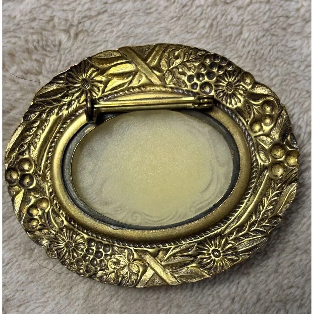 Vintage Faux Cameo Two Sisters Pin Brooch - Picture 2 of 3